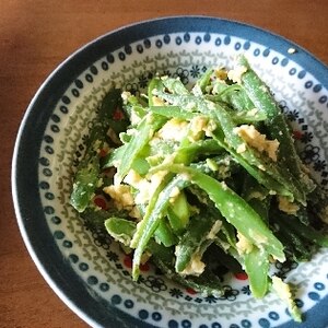 たまねぎといんげんの卵とじ丼